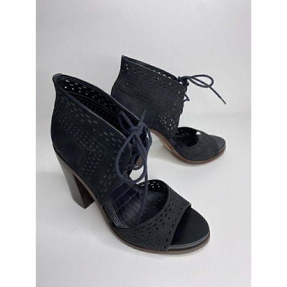 Gianni Bini Heels Size 8.5 M Women's GYPSIE - DAZE Lace Up Boots Black Eyelet - Picture 1 of 6